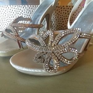 David's Bridal Lotus Flower Heels, White, Size 6.5